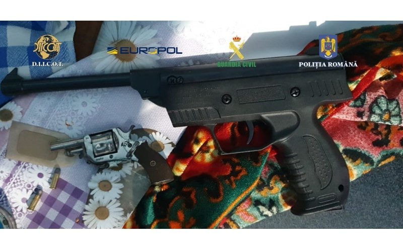Operațiune internațională, la care au participat și polițiști din Cluj, pentru prinderea unei grupări care introducea ilegal arme în România