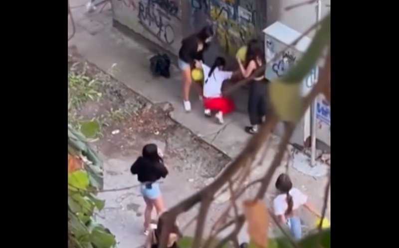 IMAGINI cu fete de 11-13 ani care se droghează cu “funny gas”. Nu figurează pe lista substanțelor interzise / O singură (supra)doză poate fi letală
