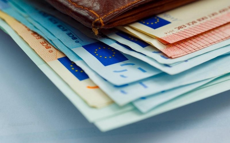 Două bancnote vor fi retrase din circulație. Cei care le au, să scape de ele