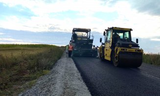 Se toarnă asfalt pe un nou drum județean din Cluj! Va crea o nouă legătură cu județul Bistrița-Năsăud