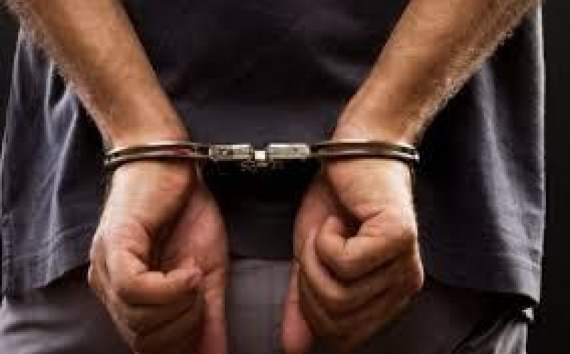Tânăr din Florești, reținut de polițiști după ce și-a amenințat fosta iubită și a încălcat un ordin de protecție