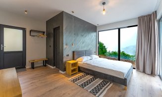 Locație de vis la câţiva km de Cluj-Napoca. Bungalow-uri în vârf de deal cu panoramă spectaculoasă şi piscină încălzită