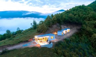 Locație de vis la câţiva km de Cluj-Napoca. Bungalow-uri în vârf de deal cu panoramă spectaculoasă şi piscină încălzită
