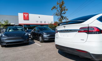 Directorii de la Tesla au fost dați în judecată. Câte milioane de dolari cer avocații