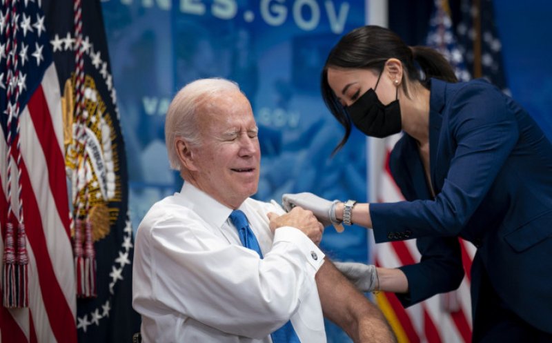 Joe Biden s-a vaccinat cu o nouă doză anti-COVID! Îi îndeamnă pe americani să îi urmeze exemplul