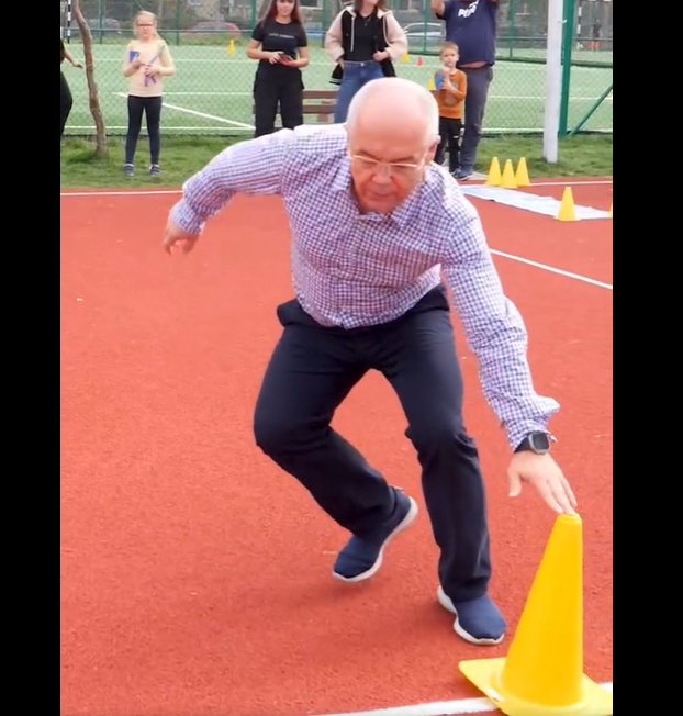 Primarul Emil Boc în acțiune! S-a băgat la sport și îi cheamă pe clujeni să-i urmeze exemplul: „E cea mai ieftină investiție în sănătatea noastră”
