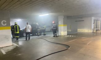 INCENDIU în parcarea de la Platinia. O mașină a luat FOC