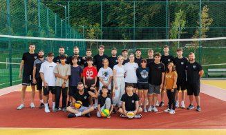 Antrenamente în aer liber și inițiere în handbal și volei, cu Clubul Sportiv Universitatea Cluj, în Baza Sportivă „La Terenuri”