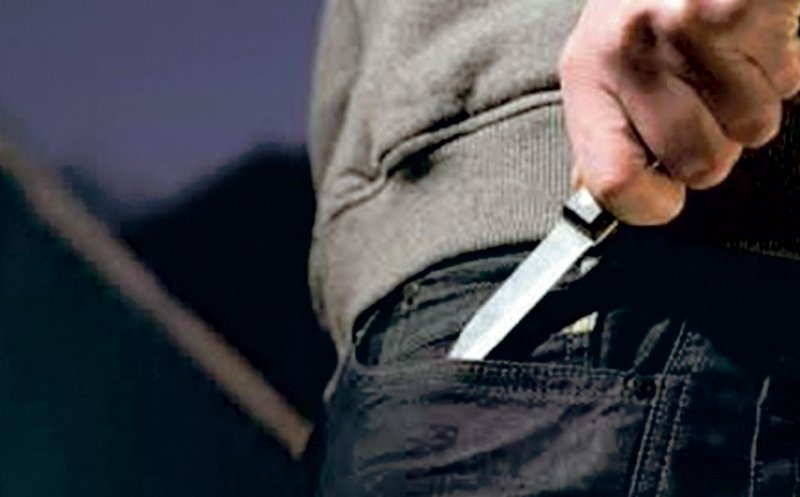 Scene cumplite la o școală din Spania. Un elev de 14 ani și-a înjunghiat profesorii și un coleg
