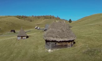 Zăpodie, locul din Munții Apuseni încremenit în timp. Peisaje deosebite cu case din lemn acoperite cu paie