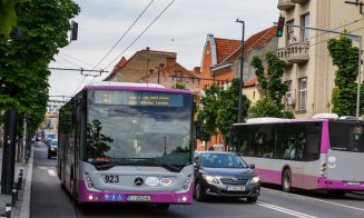 Mașină distrusă după ce a fost ridicată de RADP Cluj-Napoca. ”Au scăpat-o de pe platformă și brațul macaralei pe mașină”