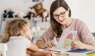 Copiii și adulții cu autism vor beneficia de terapii decontate de CNAS