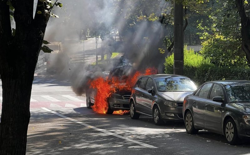INCENDIU în Zorilor! Doua mașini au luat FOC