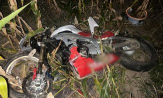 Un tânăr și-a pierdut viața în urma unui accident de motocicletă iar o tânără e grav rănită