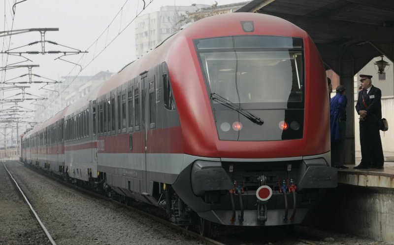 Polițiștii au reținut doi bărbați care ar fi furat componente de vagoane CFR. Cât e prejudiciul
