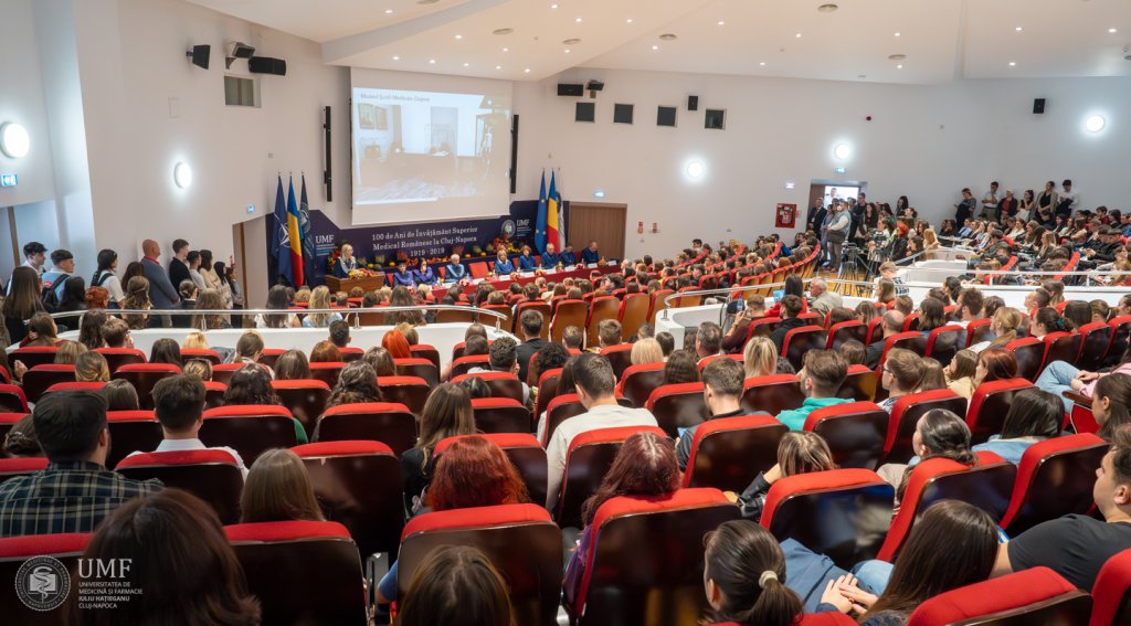 UMF "Iuliu Hațieganu" Cluj și-a redeschis porțile pentru un nou an universitar: "Suntem încântați să îi primim pe cei peste 1.600 de 'boboci'"