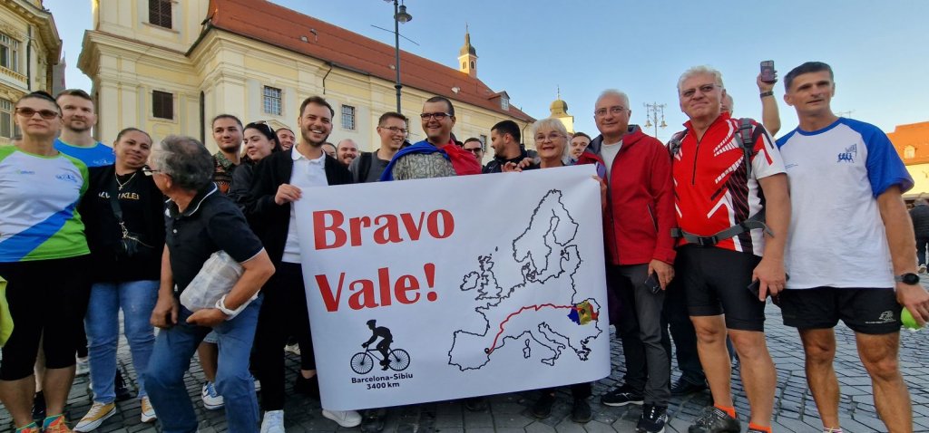Un clujean și un sibian au parcurs cu bicicleta peste 3000 de kilometri din Spania până în România
