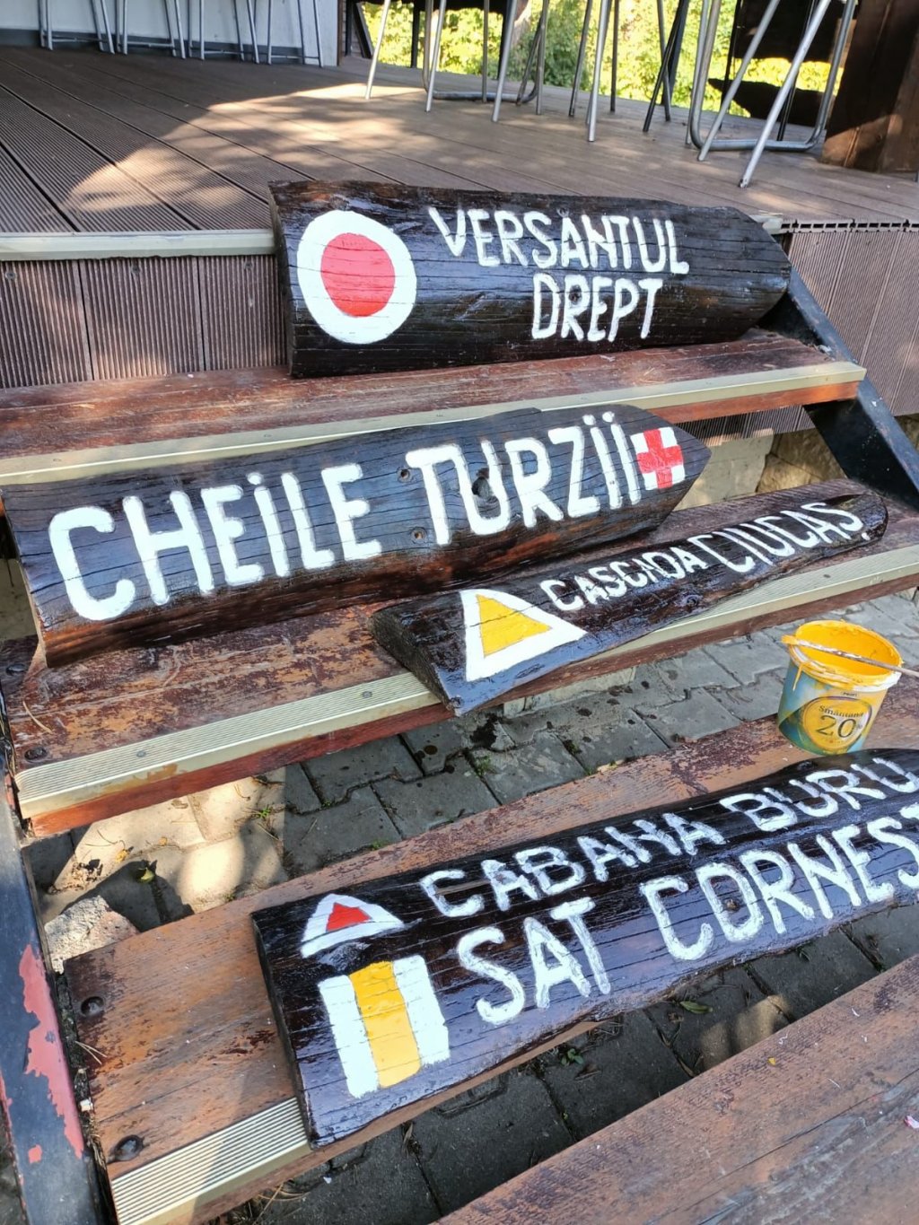 Salvamontiștii clujeni au pus la punct indicatoarele de pe traseele din Cheile Turzii