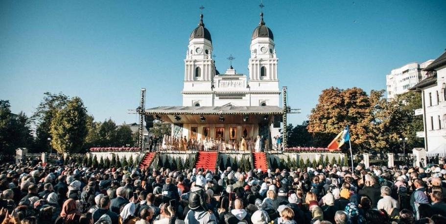 Număr record de pelerini la Sfânta Parascheva. Câți oameni au participat