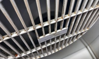 Comisarii ANPC au închis grill-urile Kaufland Cluj. Amenzi de peste 100.000 de lei pentru mizeria, marfa expirată și muștele găsite