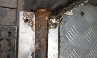 Comisarii ANPC au închis grill-urile Kaufland Cluj. Amenzi de peste 100.000 de lei pentru mizeria, marfa expirată și muștele găsite