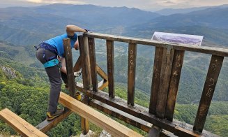 Panoramă ce-ți taie respirația! Cum arată acum balconul de la Poarta Zmeilor din Apuseni, renovat după 12 ani