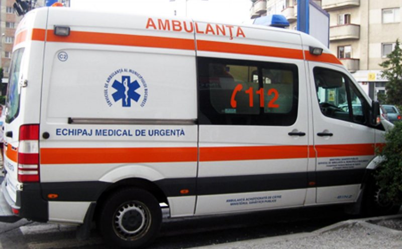 Accident în Cluj-Napoca cu două mașini. Femeie de 80 de ani, transportată la spital