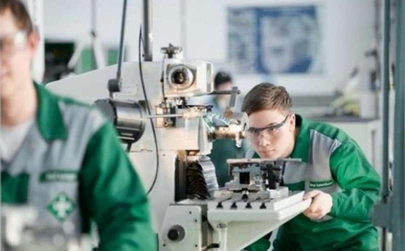 Din anul şcolar 2029 - 2030, învăţământul profesional şi tehnic se va desfăşura exclusiv în sistem dual
