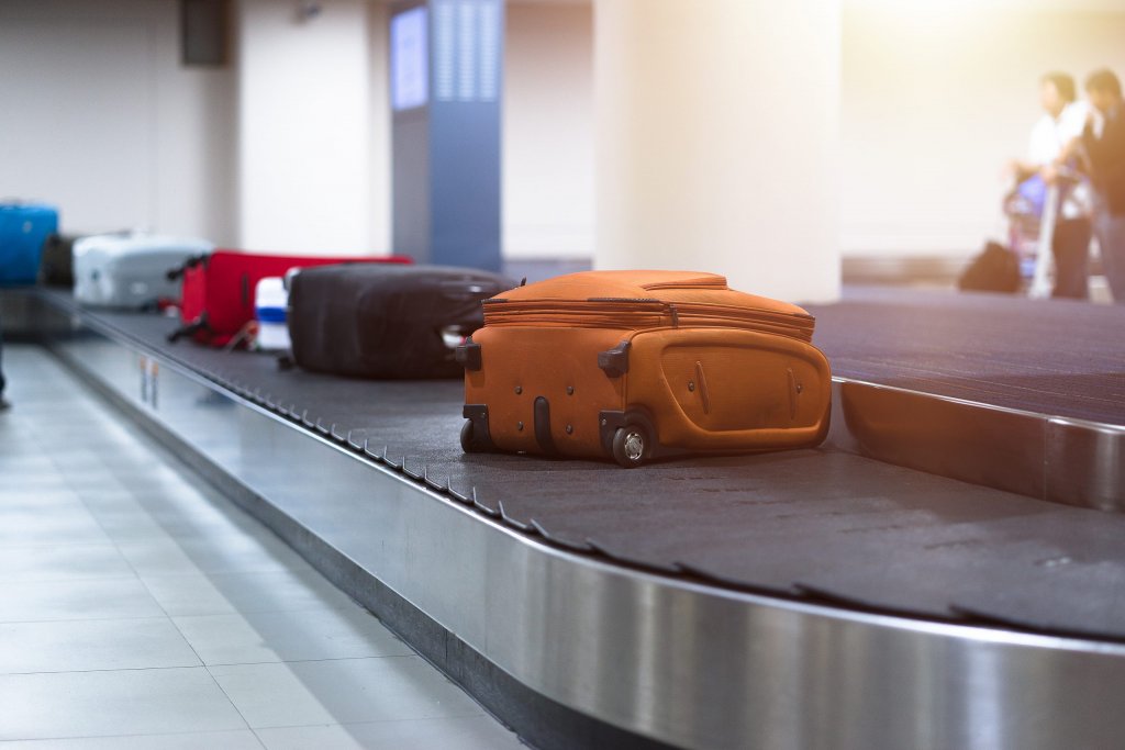 Un nou tip de escrocherie. Bagaje nerevendicate din aeroporturi, vândute cu 10 lei