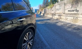 RUPE-ŢI PERMISUL: Parcări blocate, şoferie pe contrasens şi pietoni împinşi în mijlocul străzii la Cluj-Napoca