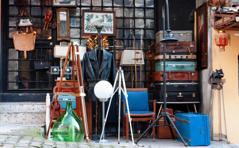 Românii, mari amatori de second hand. Vezi ce preferă să cumpere la mâna a doua
