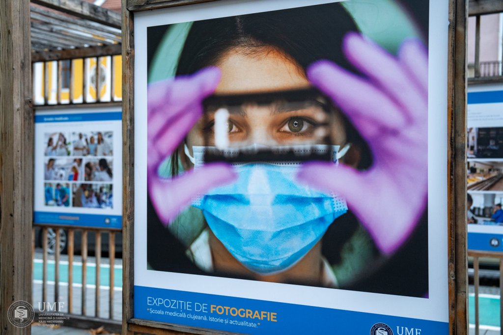 UMF Cluj, expoziție în centrul orașului. Imagini care surprind evoluția instituției cu cea mai veche tradiție în învățământul medical din Transilvania