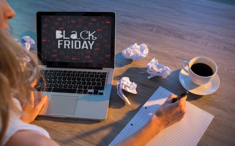 Firmele vor să angajeze mai mulți oameni de Black Friday. Ce salarii oferă angajatorii din Cluj-Napoca și alte orașe mari