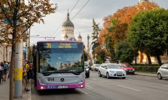 Mai multe autobuze pe o linie care duce în Zorilor