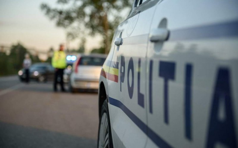 Accident într-o comună din Cluj. A intrat cu mașina într-un stâlp de curent