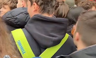 Coadă INCREDIBILĂ pentru șaroma GRATIS la Cluj! Sute de oameni așteaptă la rând