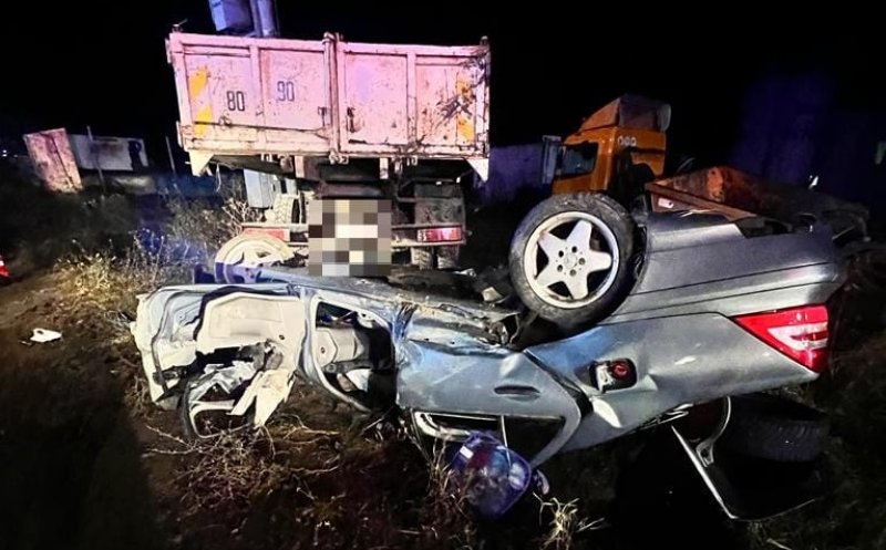 Accident în miez de noapte la Huedin. O mașină s-a răsturnat