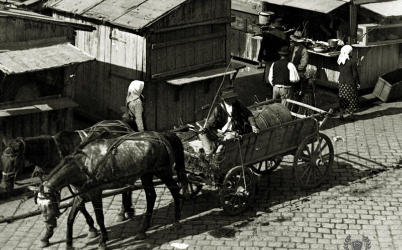 Gheretele din Piața Mihai Viteazu demolate în 1938