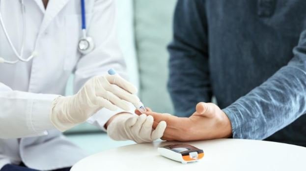 Rafila: "11,6 % dintre români au diabet. E clar că prevenţia trebuie să înceapă din copilărie, lucru care se poate face prin educaţie pentru sănătate în şcoală"