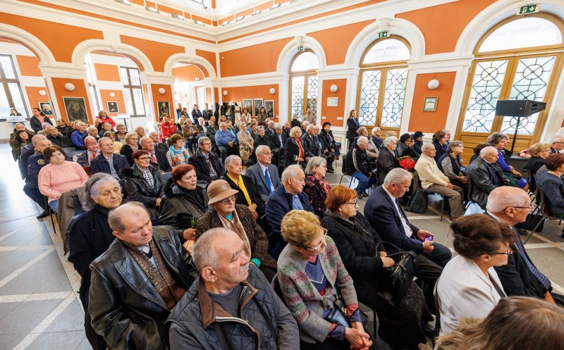 58 cupluri de seniori clujeni au fost premiate de municipalitatea clujeană la aniversarea a 50 ani de căsătorie