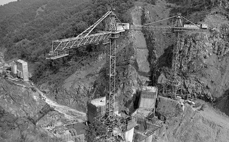 Constructia barajului de la Tarnita, anii 1970-1974