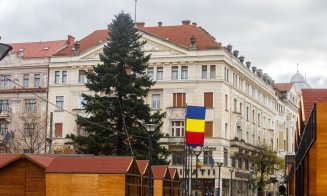 Sărbătorile de iarnă se apropie: a sosit bradul de Crăciun în Piața Unirii!
