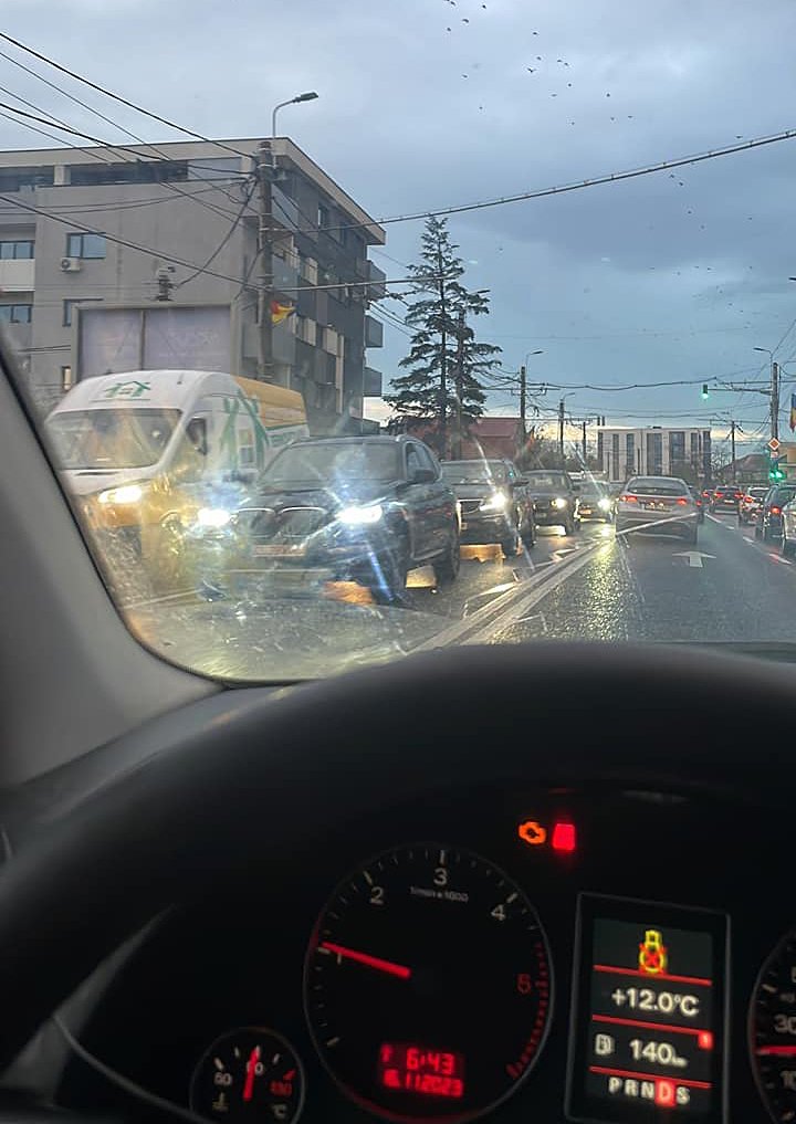 ACCIDENT în Cluj-Napoca: Minor de 11 ani lovit de maşină în timp ce traversa strada prin loc nemarcat