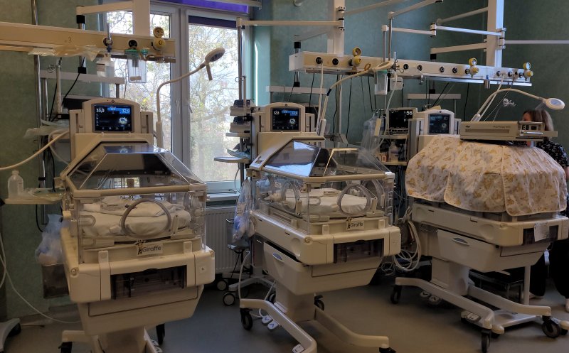 Premieră în România, la Secția de Neonatologie I din Cluj: Sisteme de camere pentru transmisiuni live la terapie intensivă/ Părinții, incluși în îngrijirea nou-născutului