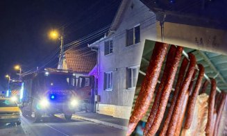 A făcut foc în curte ca să afume slănina şi cârnaţii, dar i-a aprins casa vecinului