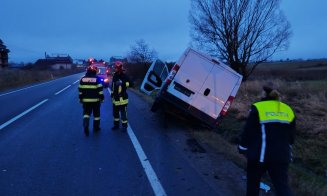 ACCIDENT pe Cluj - Oradea. Impact între o mașină și o dubă