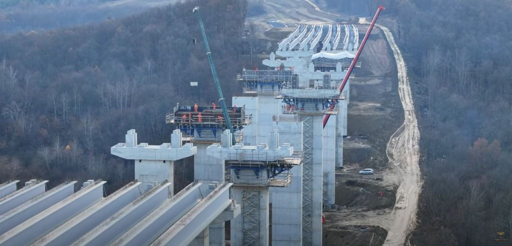 Zero grade, oamenii lui Umbrărescu rezistă! IMAGINI spectaculoase cu viaductele care cresc de la o săptămână la alta pe A3