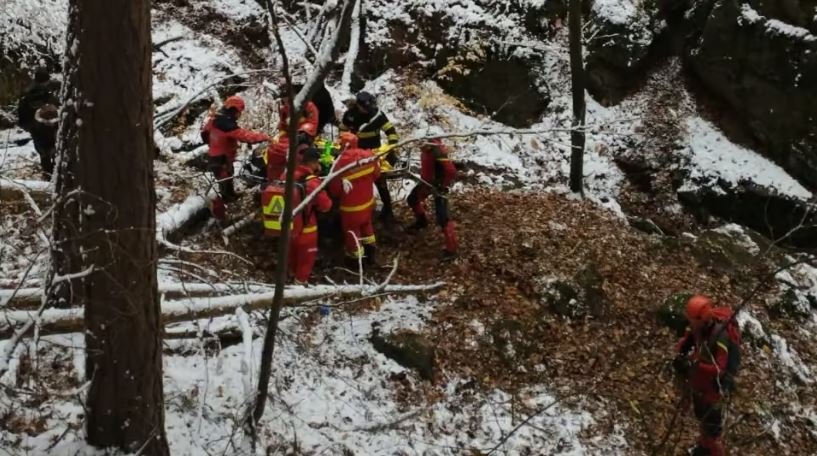 Bărbat căzut de pe o stâncă în Alba. S-a solicitat elicopterul SMURD