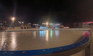 Scoateți patinele! Târgul de Iarnă de la Sala Sporturilor are gheața turnată