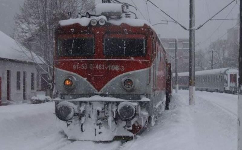 Traficul feroviar, dat peste cap de vremea severă. Circulația a peste 50 de trenuri este suspendată